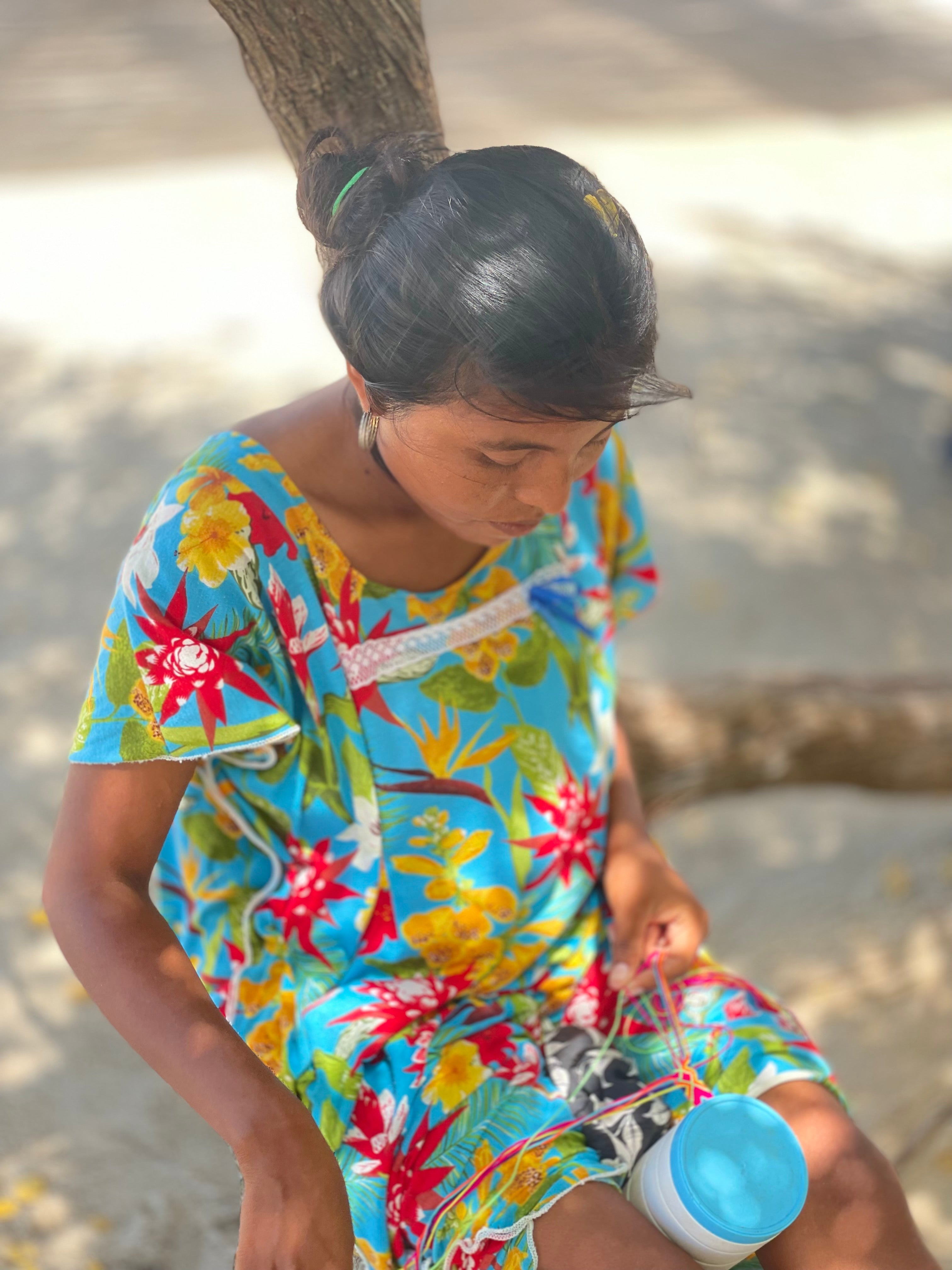 Wayuu girl weaving